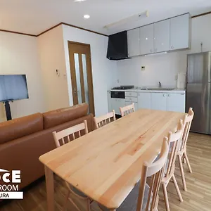 Apartment Gloce Kamakura: Enoden View House Steps From Station